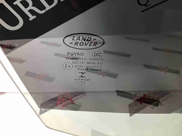 Стекло передней правой двери LR044019 LAND ROVER