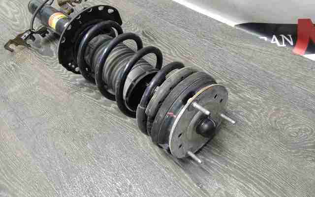 LR051491 LAND ROVER Амортизатор задний левый купить в Тернополь