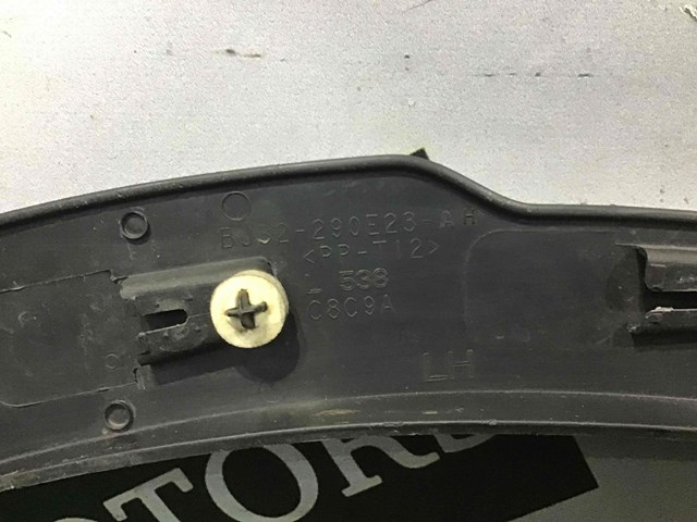 LAND ROVER LR052645 Расширитель (накладка) арки заднего крыла левый в наличии Украина