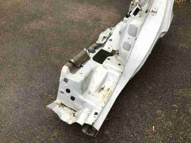 LR060976 LAND ROVER Крыло заднее левое купить в Кривой Рог