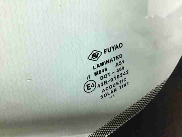LAND ROVER LR061421 Лобовое стекло в наличии Житомир
