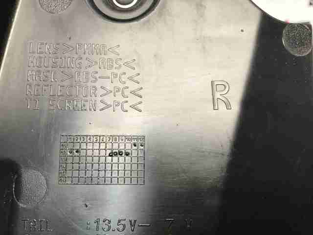 Фонарь задний правый LR061659 LAND ROVER