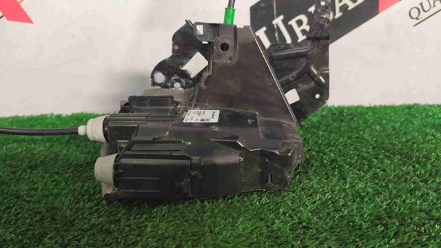 Замок задней правой двери  LR063623 LAND ROVER