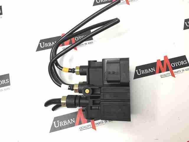 LR070246 LAND ROVER Блок клапанов регулируемой подвески задний купить в Киев