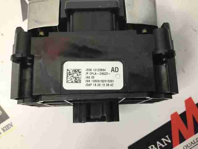 LR070379 LAND ROVER Выключатель контроля положения ручного тормоза купить в Николаев