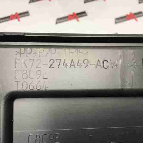 Молдинг двери задней левой нижний LR073085 LAND ROVER