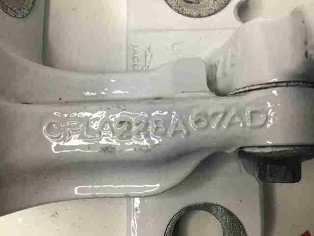 LAND ROVER LR073600 Петля двери передней левой в наличии Киев