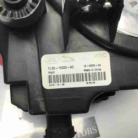 Противотуманка правая LR077887 LAND ROVER