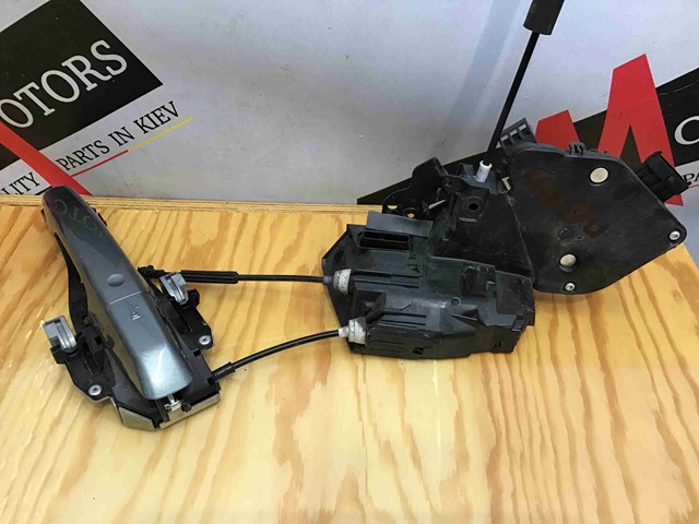 Замок двери водителя LR078732 LAND ROVER