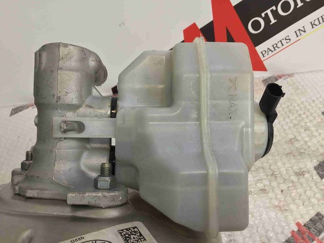 Цилиндр главный тормоза (гидротормозов) LR081597 LAND ROVER