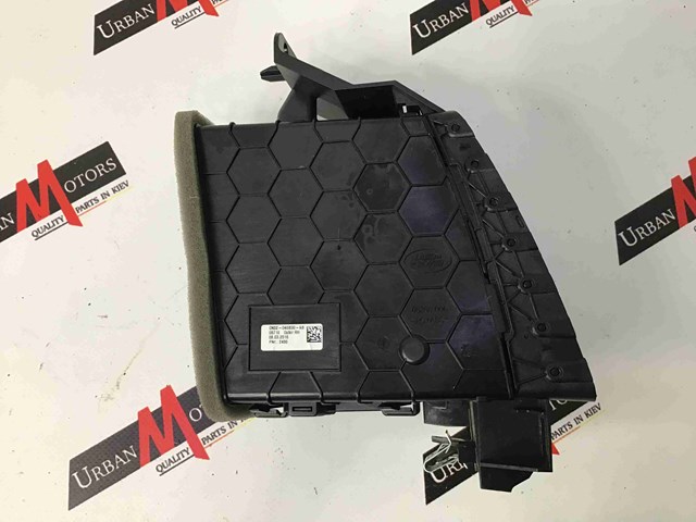 LAND ROVER LR084735 Решетка вентиляции салона на "торпедо" правая в наличии Николаев