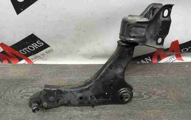 Нижний правый рычаг передней подвески LR086107 LAND ROVER