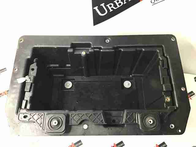 LR090466 LAND ROVER Полка под аккумулятор купить в Житомир