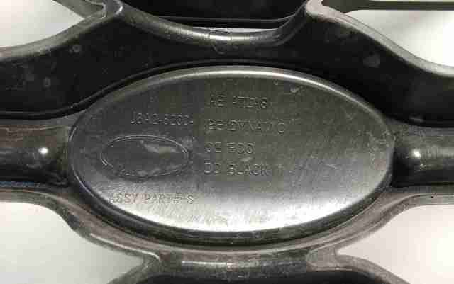 Облицовка радиатора LR092629 LAND ROVER