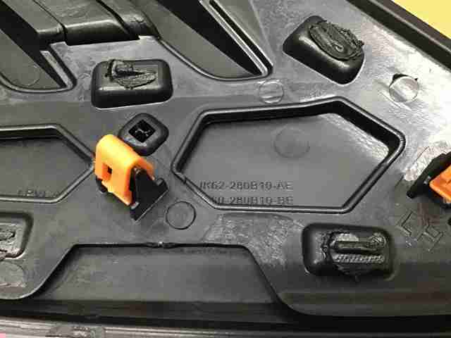 LR098791 Молдинг крыла переднего левого купить Черкассы