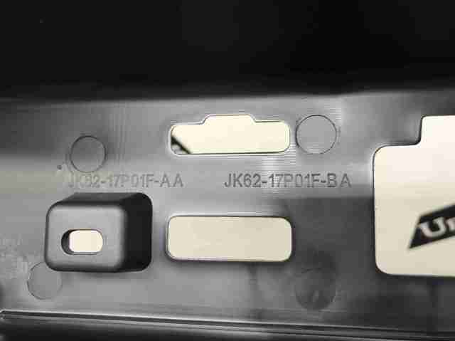 Кронштейн бампера переднего, центральный LR099464 LAND ROVER