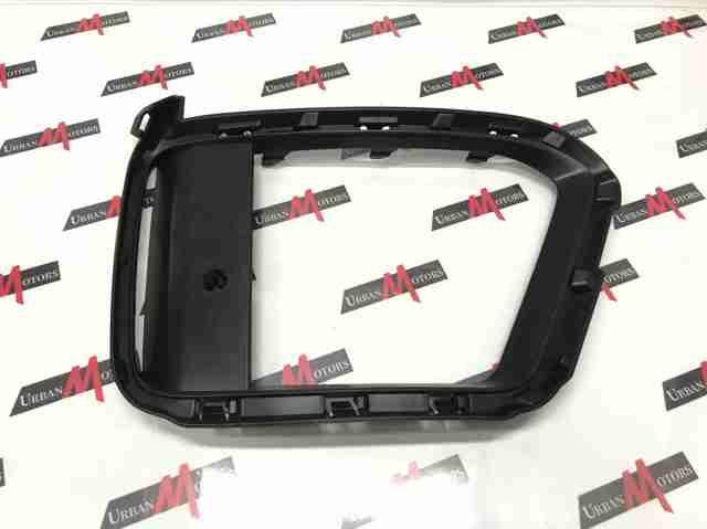 Молдинг решетки переднего бампера, правый LR099793 LAND ROVER