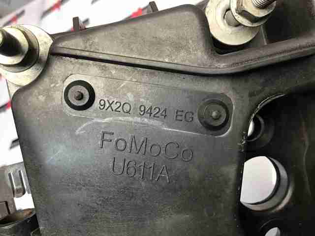 Крышка клапанная, левая LR105956 LAND ROVER