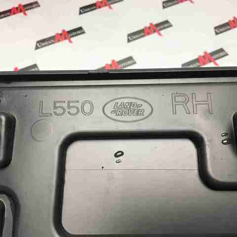 LAND ROVER LR116796 Молдинг двери передней правой нижний в наличии Ирпень