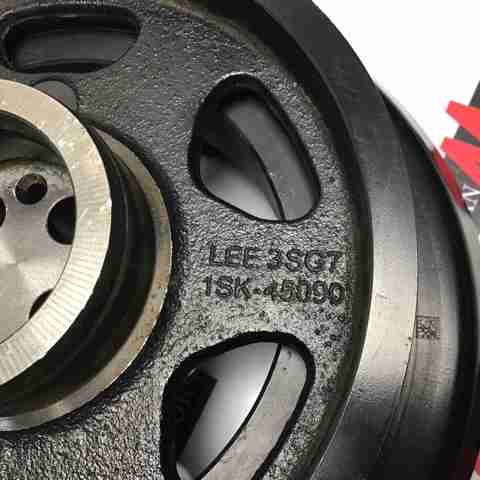 Шкив коленвала (демпфер) LR121747 LAND ROVER
