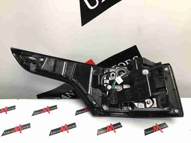 Правый стоп LR136853 LAND ROVER