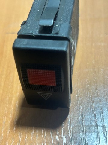 Кнопка включения аварийного сигнала 8D0941509C