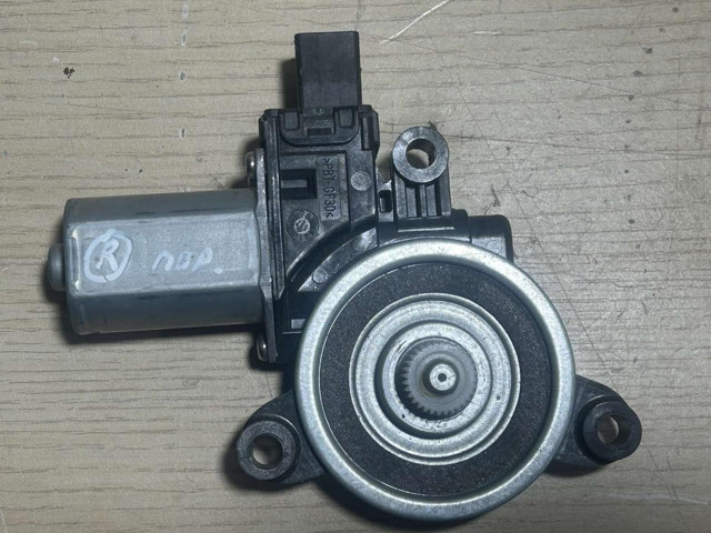 Мотор стеклоподъемника двери передней, правой B45C5858X MAZDA
