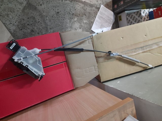 Замок двери задней левой Citroen C-Elysee