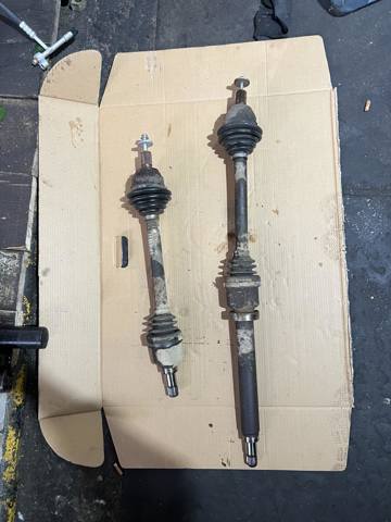 Вал привода, передний левый Форд Фокус II