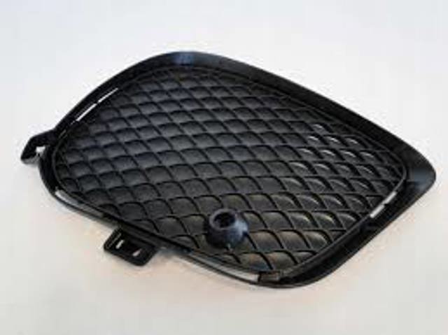 MERCEDES A2928855422 Решетка бампера переднего правая в наличии Полтава