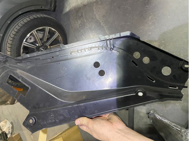 31442733 VOLVO Уплотнитель капота купить в Винница