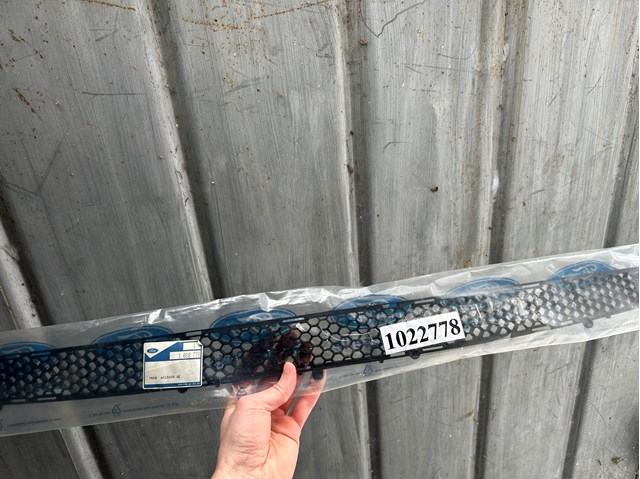 1022778 FORD Решетка радиатора купить в Винница