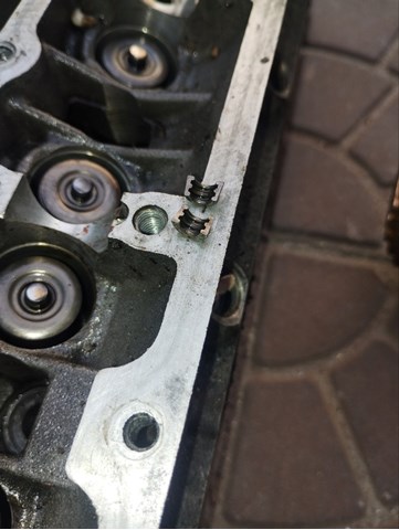 Сухарь клапана 1072051 FORD