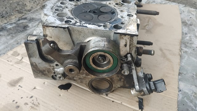 Головка блока цилиндров Toyota Avensis Verso