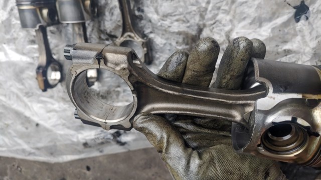 1320127011A0 TOYOTA Шатун поршня двигателя купить в Украина