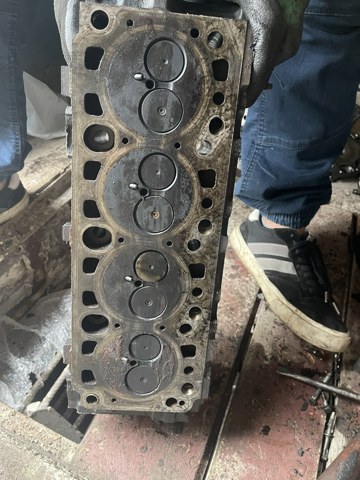 Головка блока цилиндров 1848113 FORD