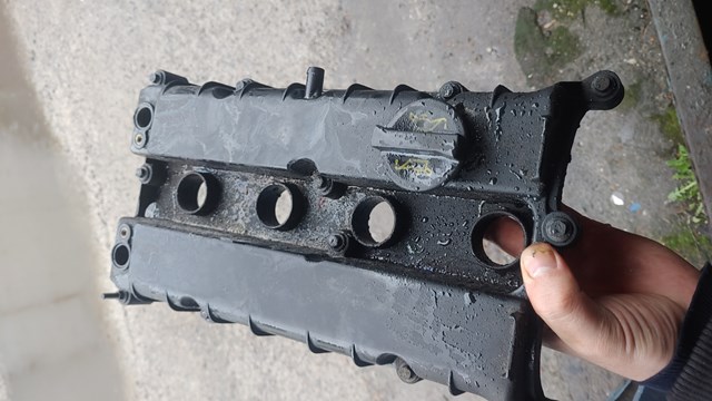 Крышка клапанов 2178204 FORD