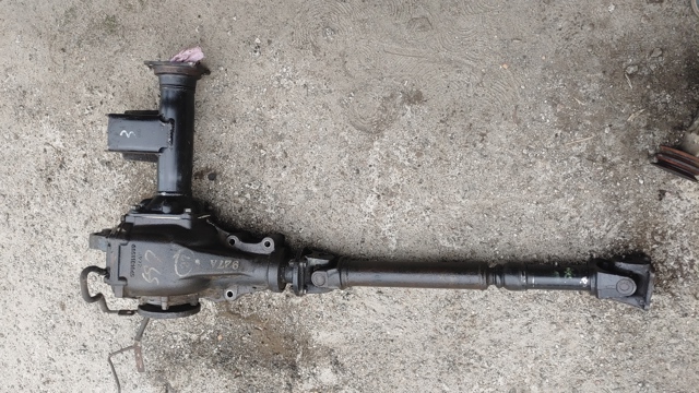 Вал карданный переднего моста 372000W700 NISSAN