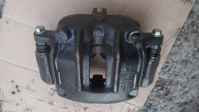 NISSAN 411119C125 Суппорт тормозной передний правый в наличии Запорожье