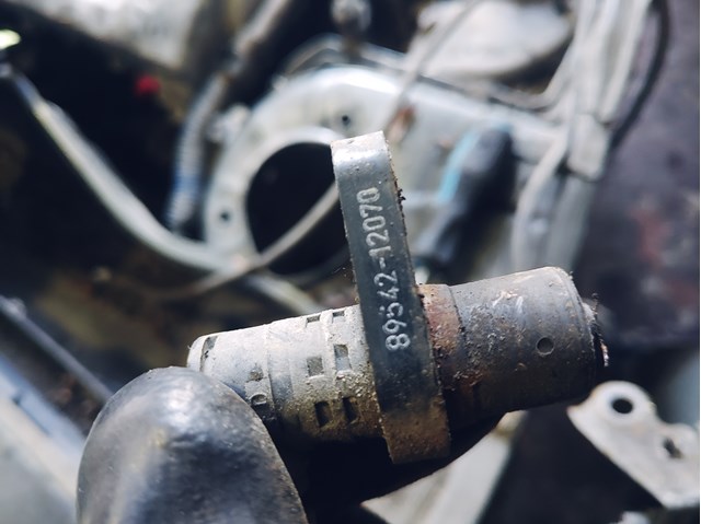 Передний правый датчик АБС 8954212070 TOYOTA