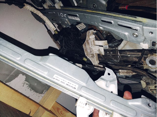 Стеклоподъемник передней двери 9674412480 PEUGEOT