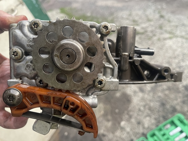 2781810601 MERCEDES Насос масляный купить в Киев