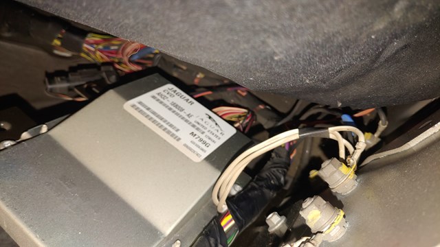 LAND ROVER AH3218B008AE в наличии Каменское