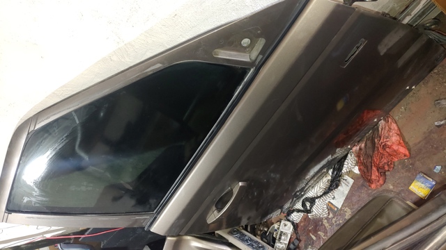 Пассажирская передняя дверь LR016464 LAND ROVER