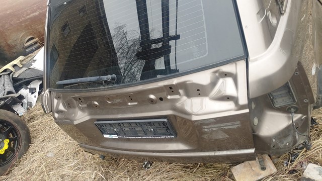 Пятая дверь LR045395 LAND ROVER