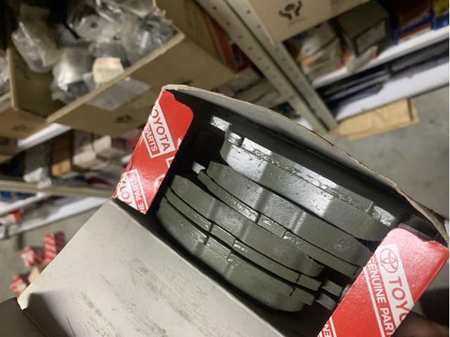 TOYOTA 0446520310 Передние тормозные колодки в наличии Черновцы