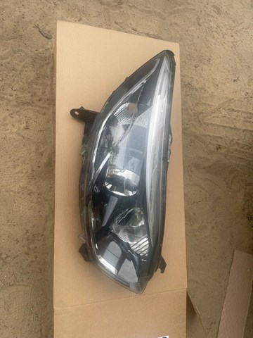 260102734R RENAULT Правая фара купить в Черновцы