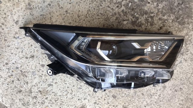 Фара передняя правая Toyota RAV4 5