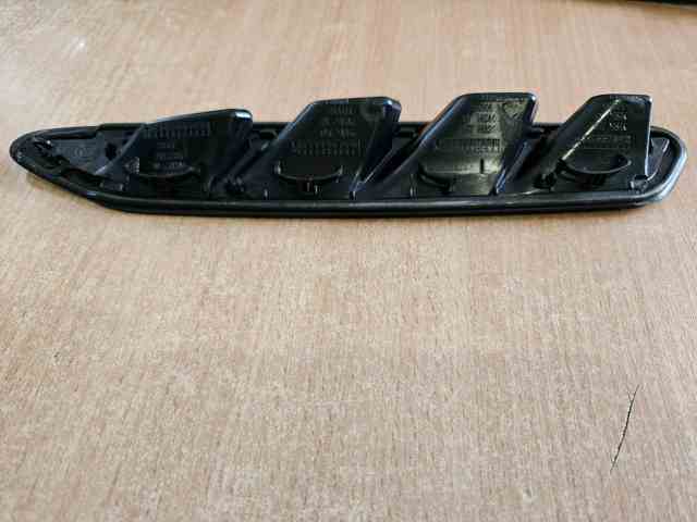 Накладка переднего правого крыла 51138064806 BMW