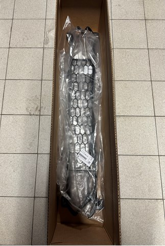 BMW 51118054012 Решетка бампера переднего нижняя в наличии Одесса